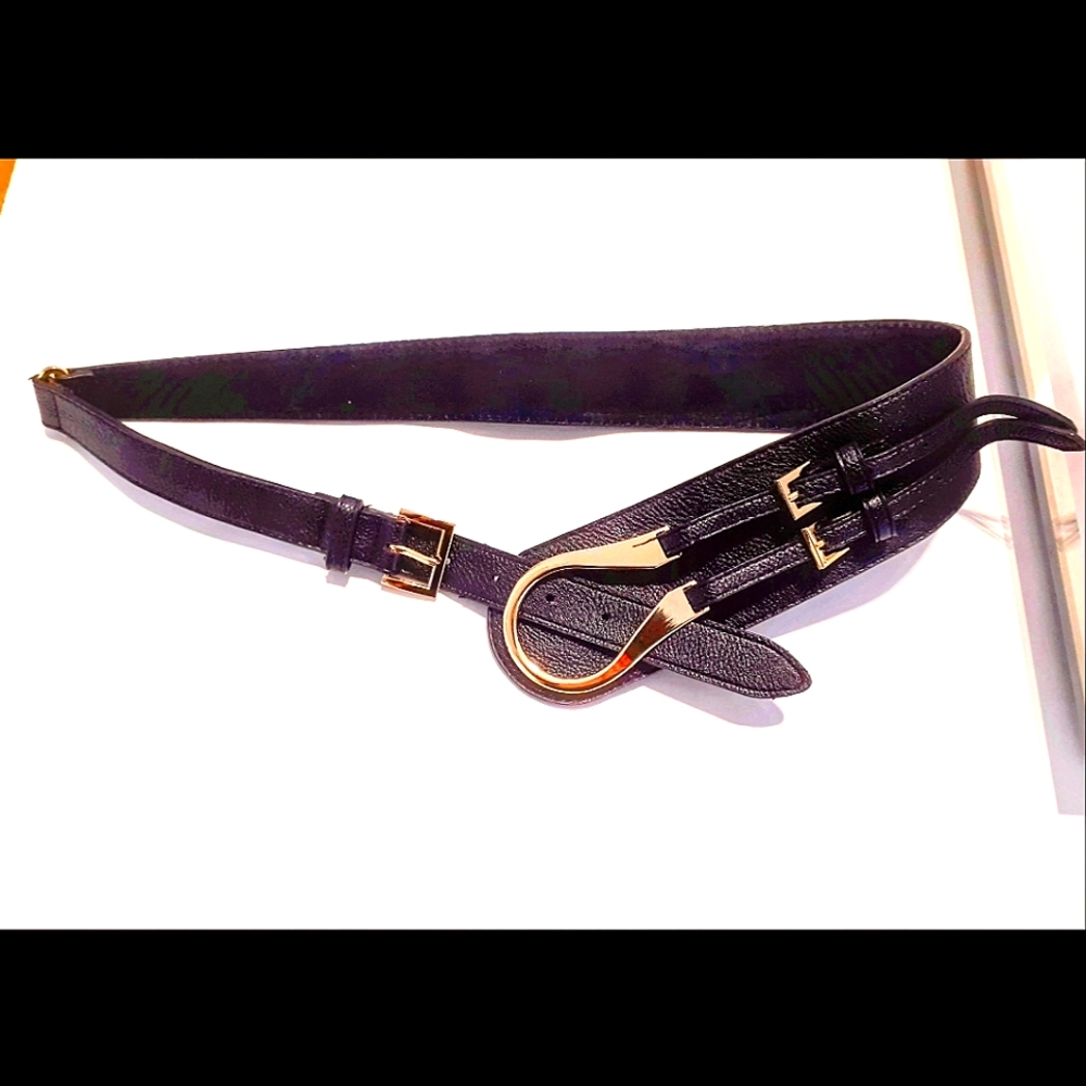 Elegant Black Leather Belt with Gold Buckle - Picture 9 of 10